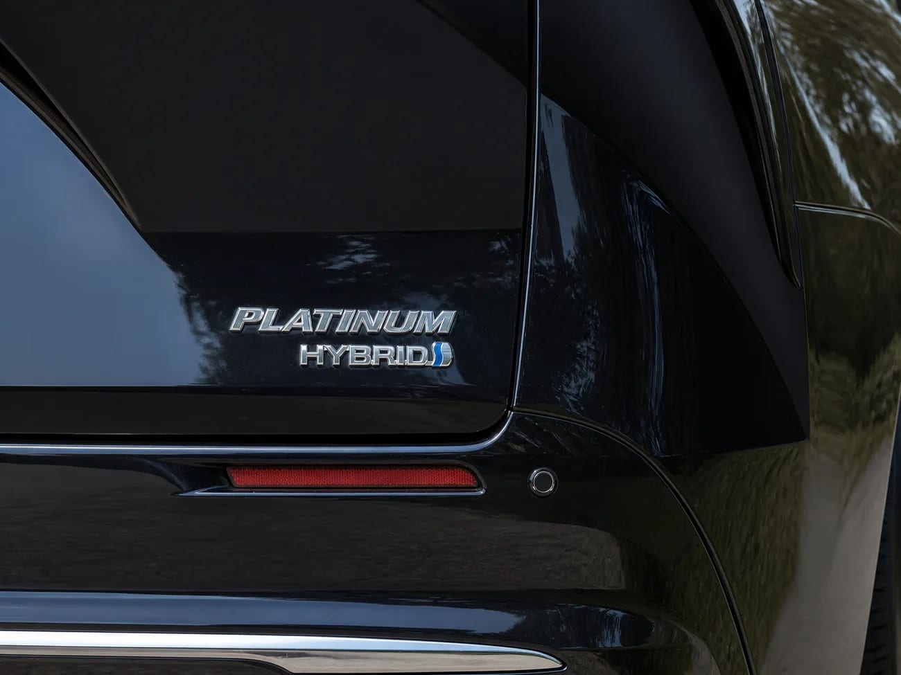Platinum Edition Toyota Sienna Hybrid badge